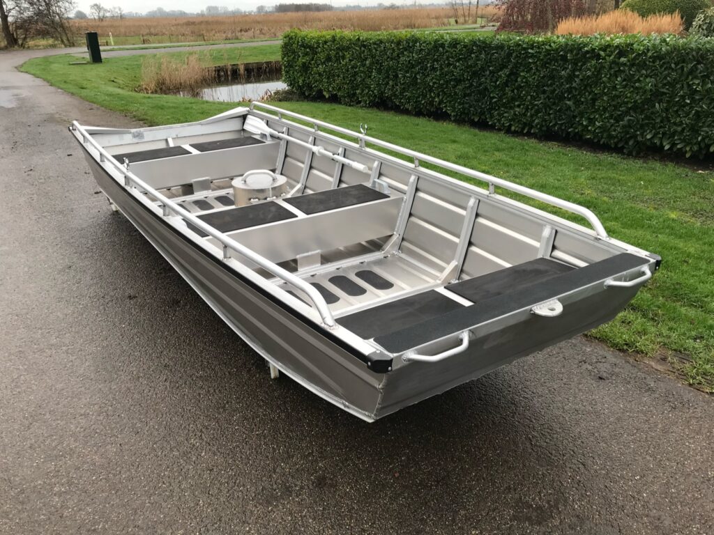 Qwest Marine F401