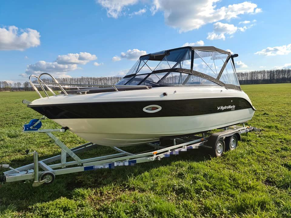 HydroMarin 6930 Day Cruiser