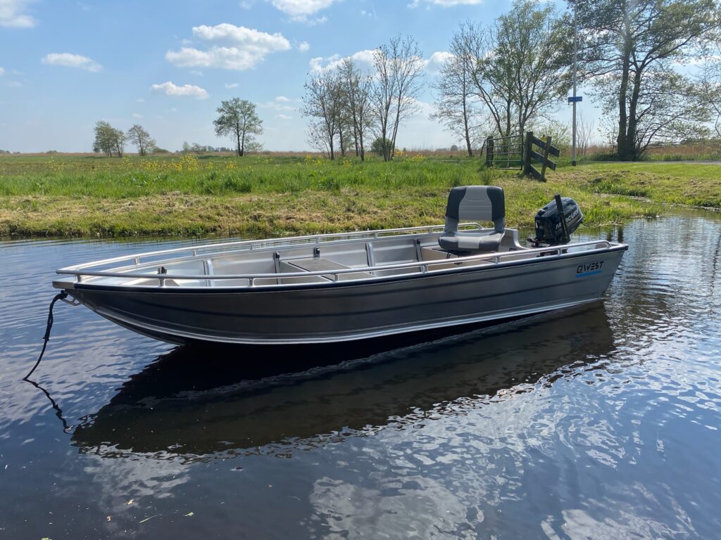 Qwest Marine B381