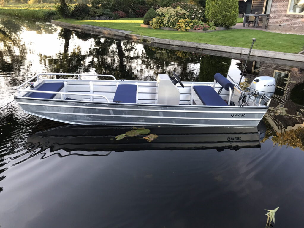 Qwest Marine F401