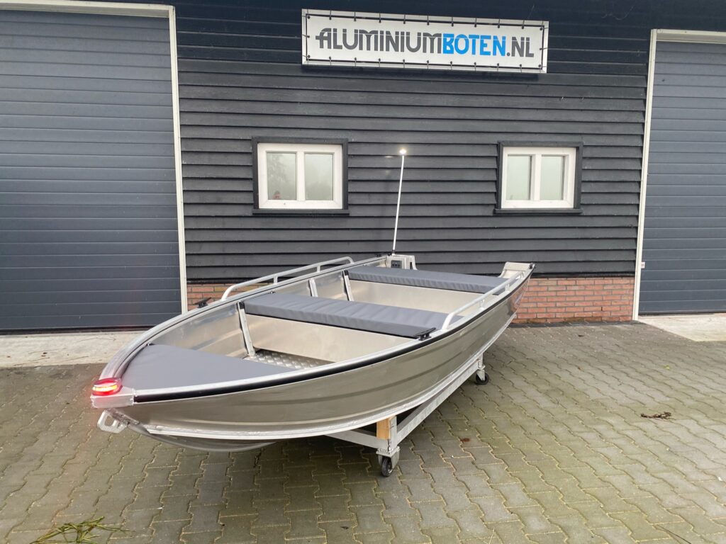 Qwest Marine B381