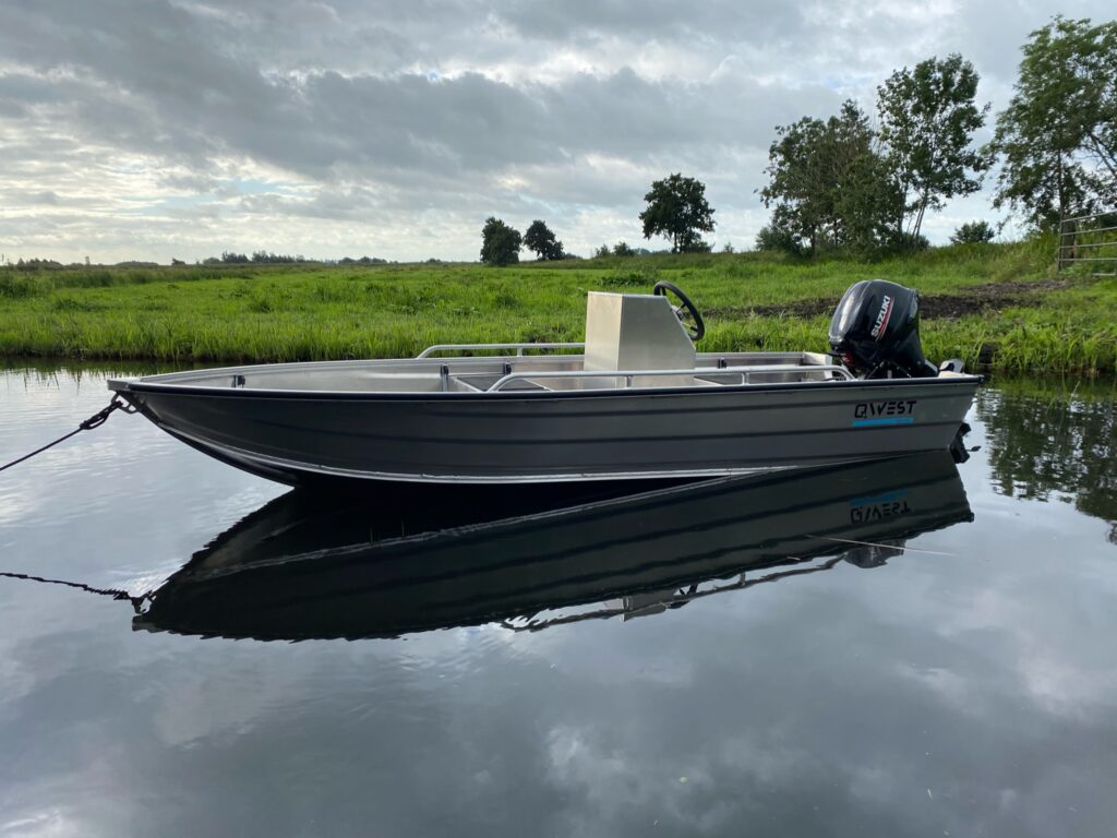 Qwest Marine B381