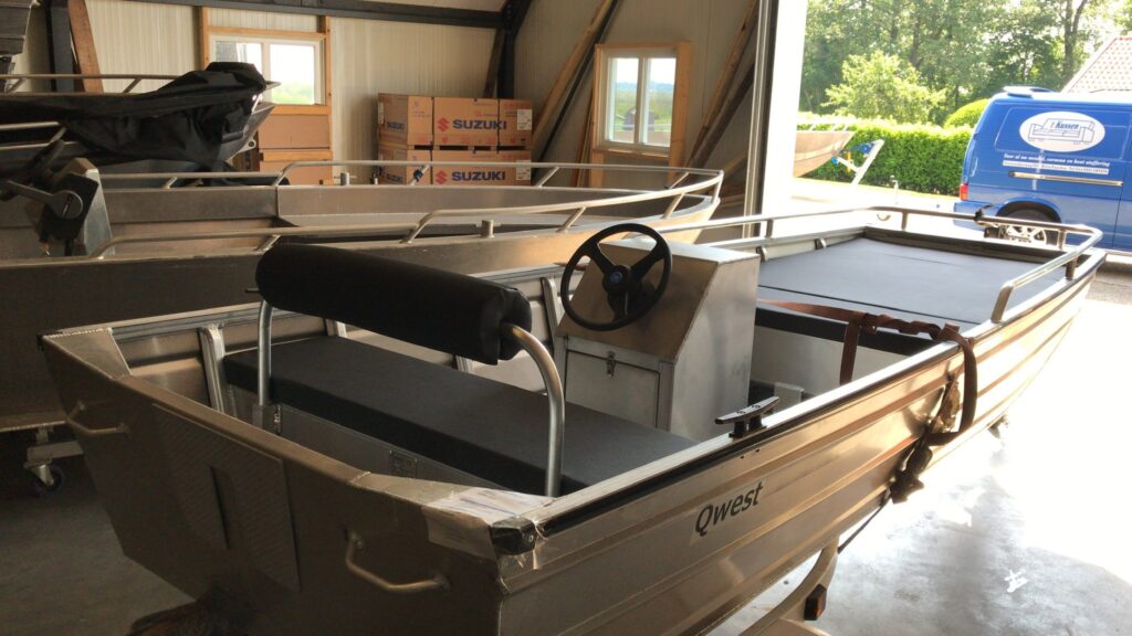 Qwest Marine F401