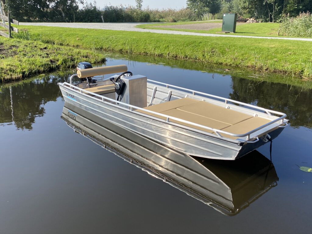 Qwest Marine F401
