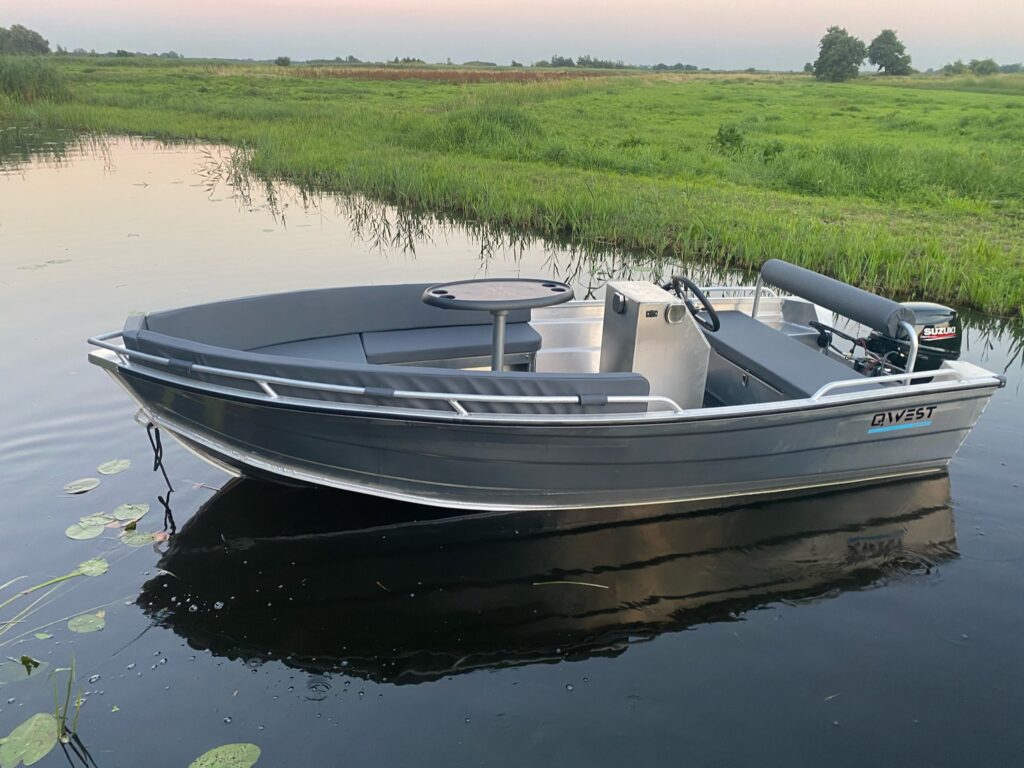 Qwest Marine R400