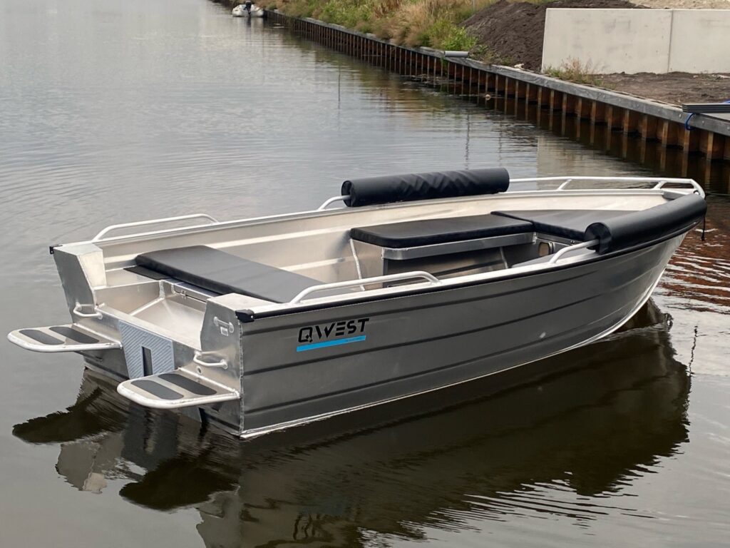 Qwest Marine R400