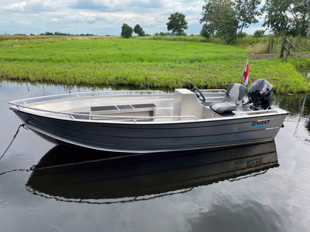 Qwest Marine R400
