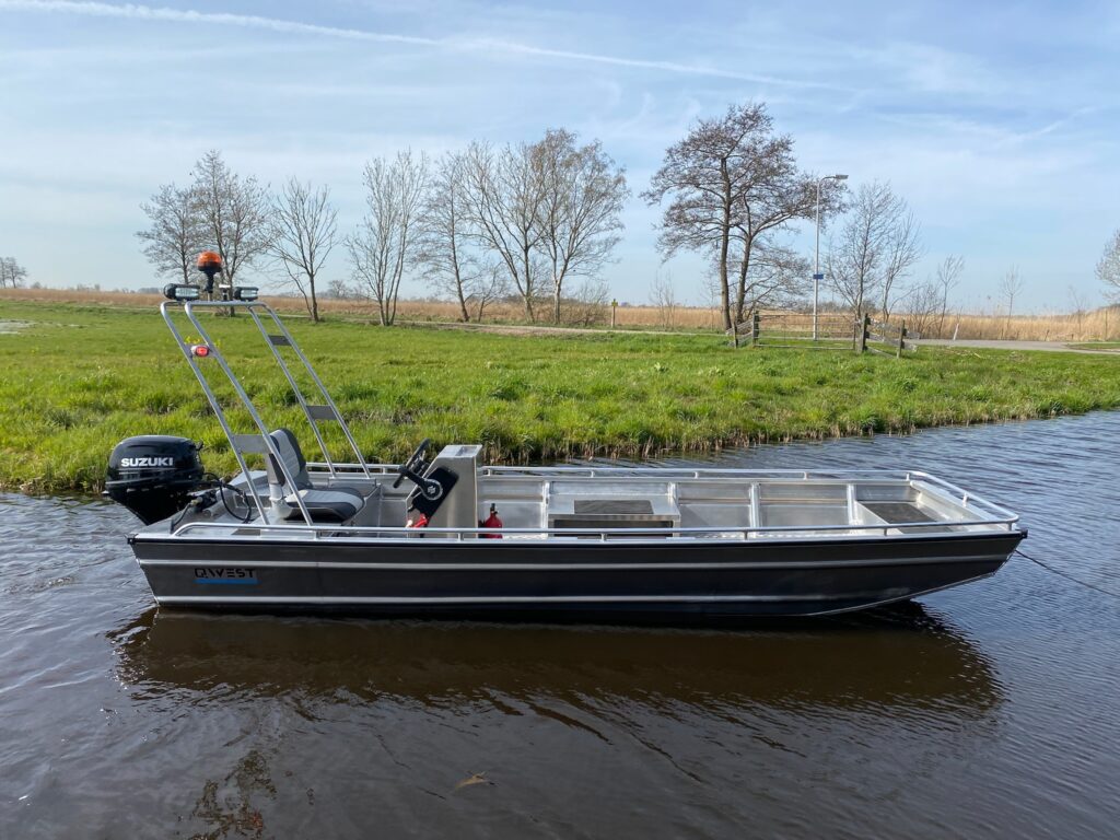 Qwest Marine F452