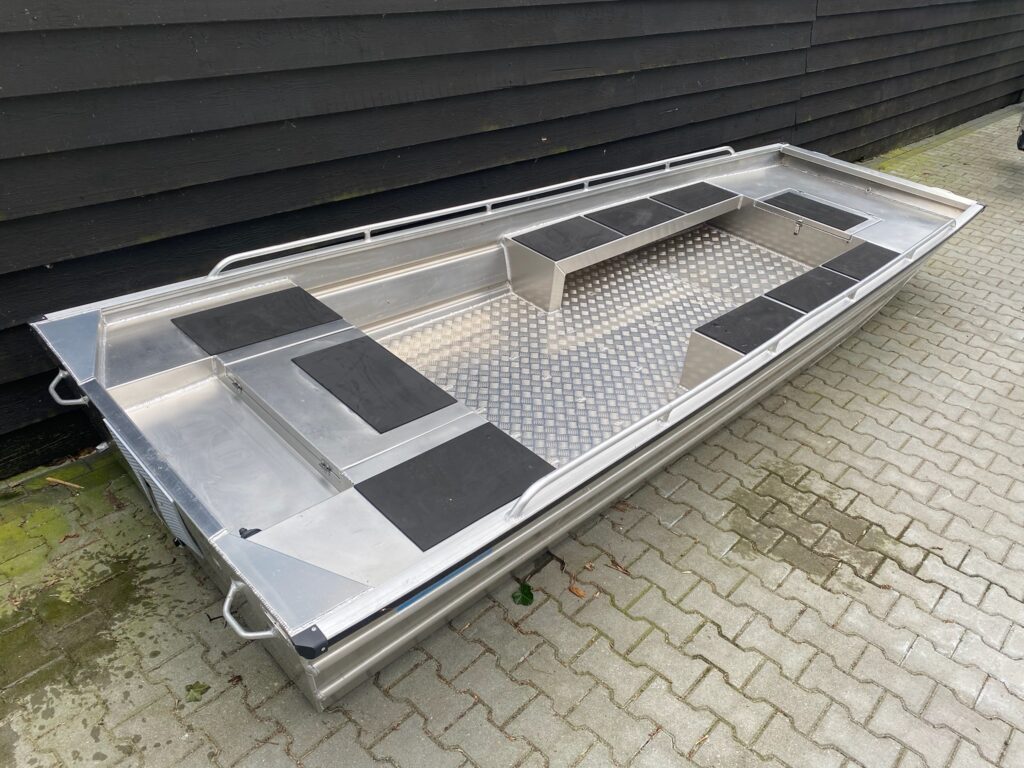 Qwest Marine F452