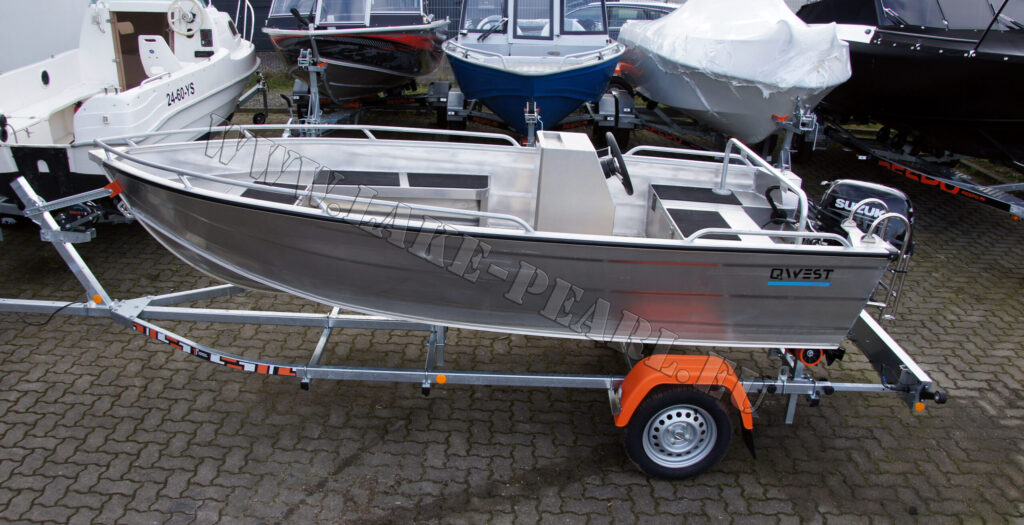 Qwest Marine R400