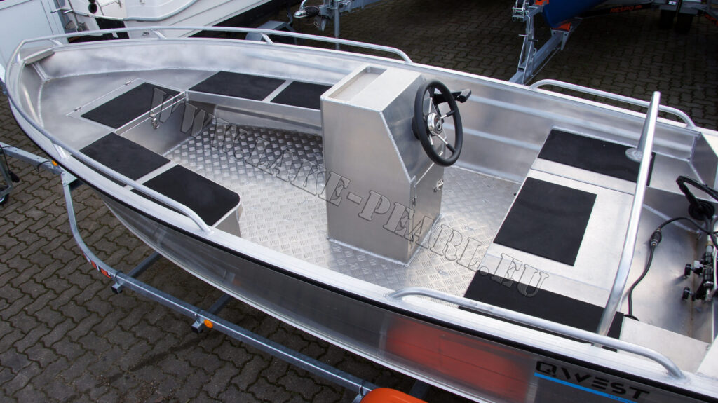 Qwest Marine R400