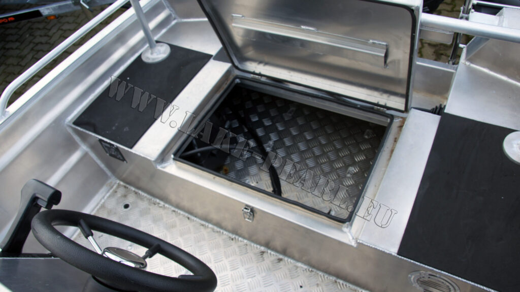 Qwest Marine R400