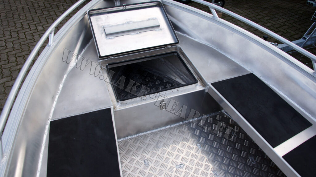 Qwest Marine R400