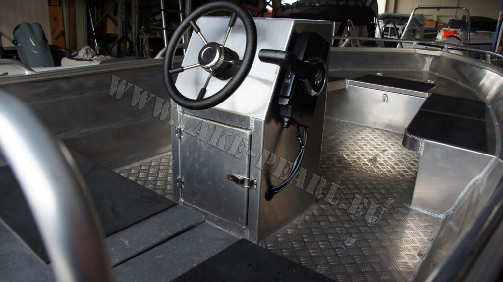 Qwest Marine R400