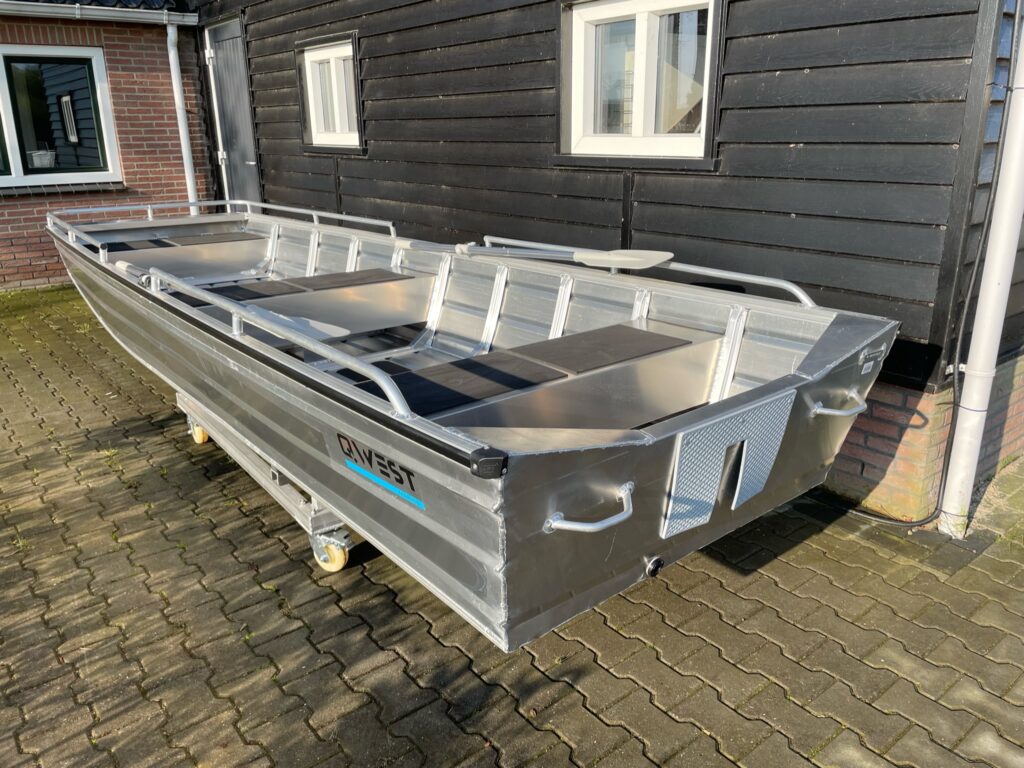 Qwest Marine F401