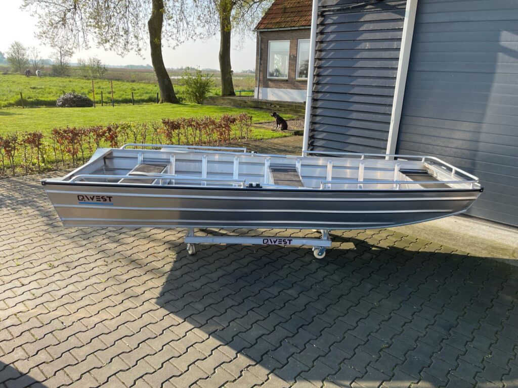 Qwest Marine F401